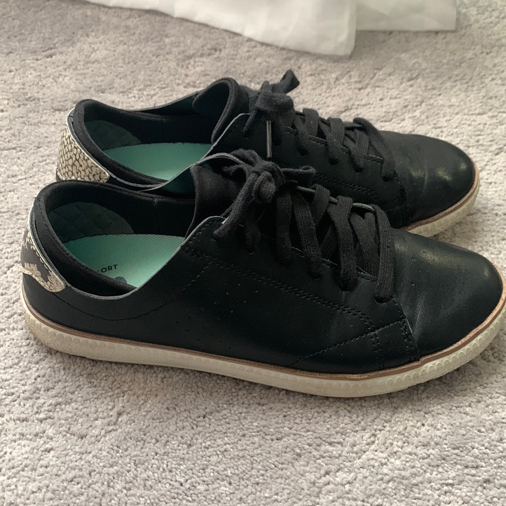 Dr. Scholl’s Sneakers (Black with snakeskin on back)